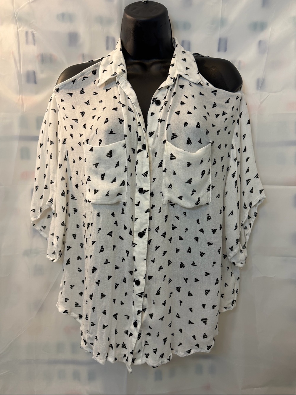 Silence + Noise White Cold-Shoulder Button-Down Blouse with Black Print